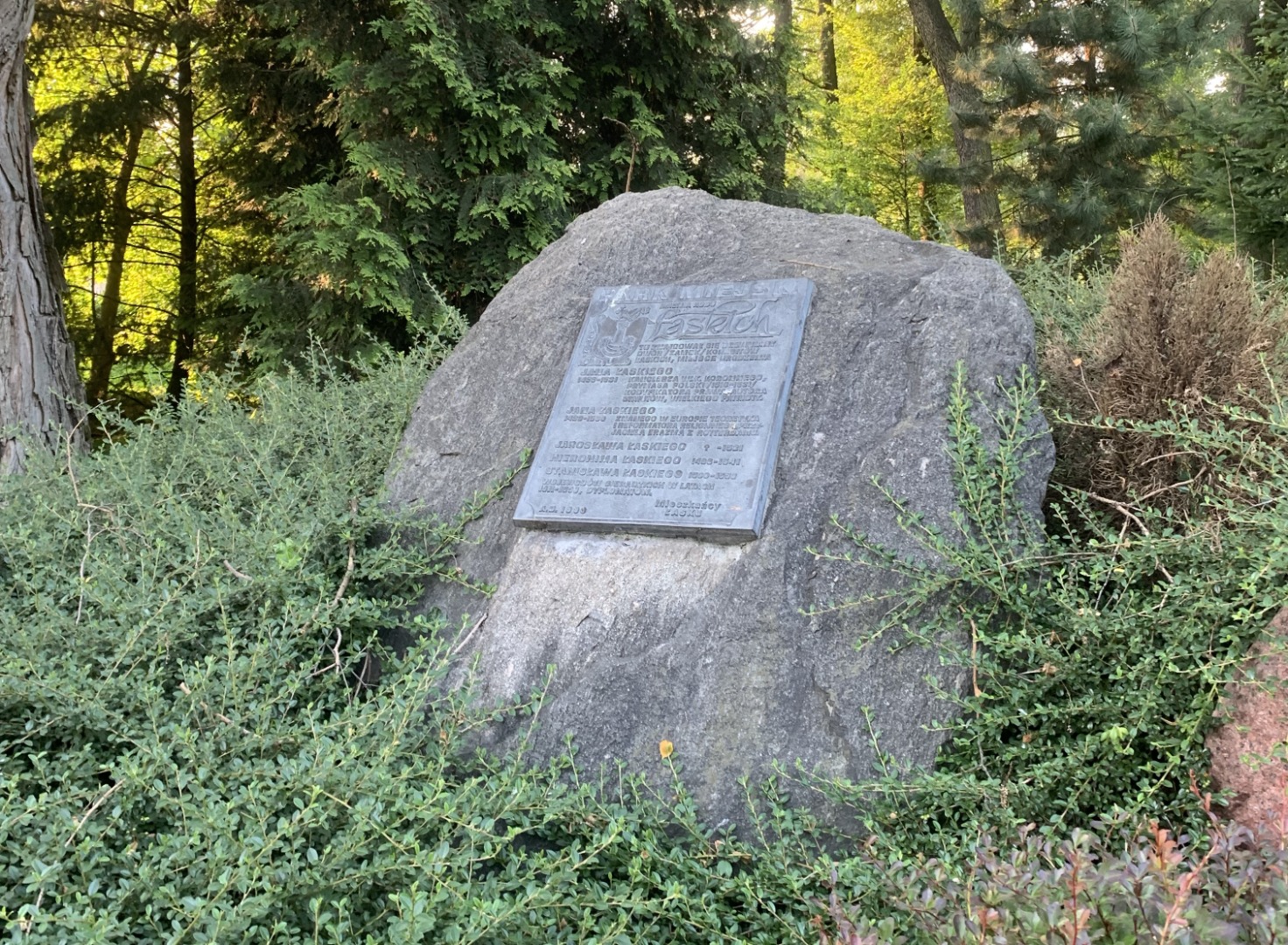 Tablica upamiętniająca Park rodu Łaskich