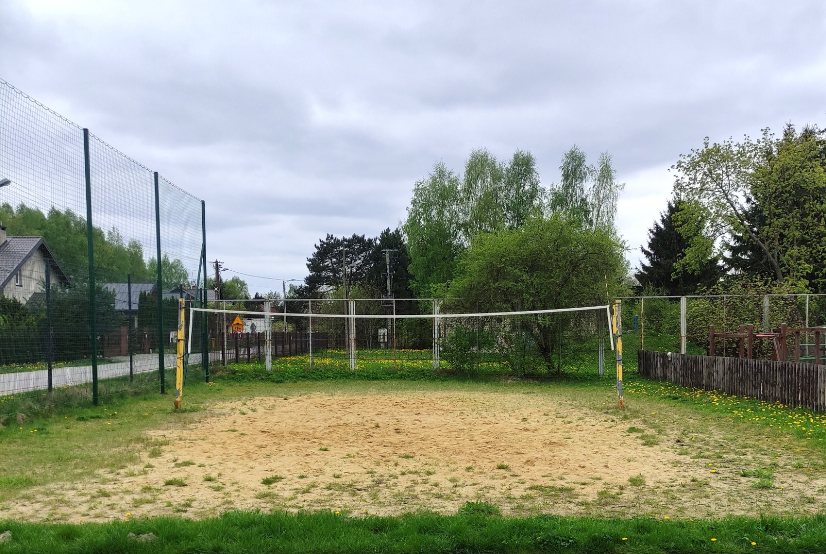 Boisko do piłki koszykowej i plażowej w Janówce