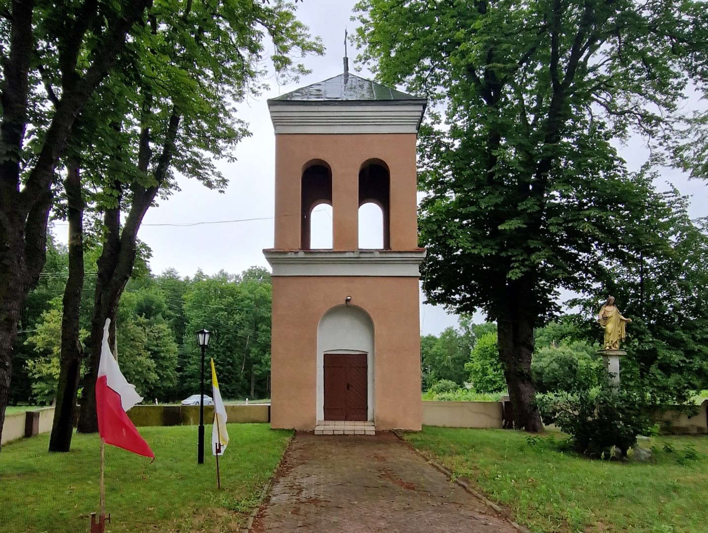 Dzwonnica Kościoła parafialnego św. Mikołaja i św. Doroty w Kwiatkowicach