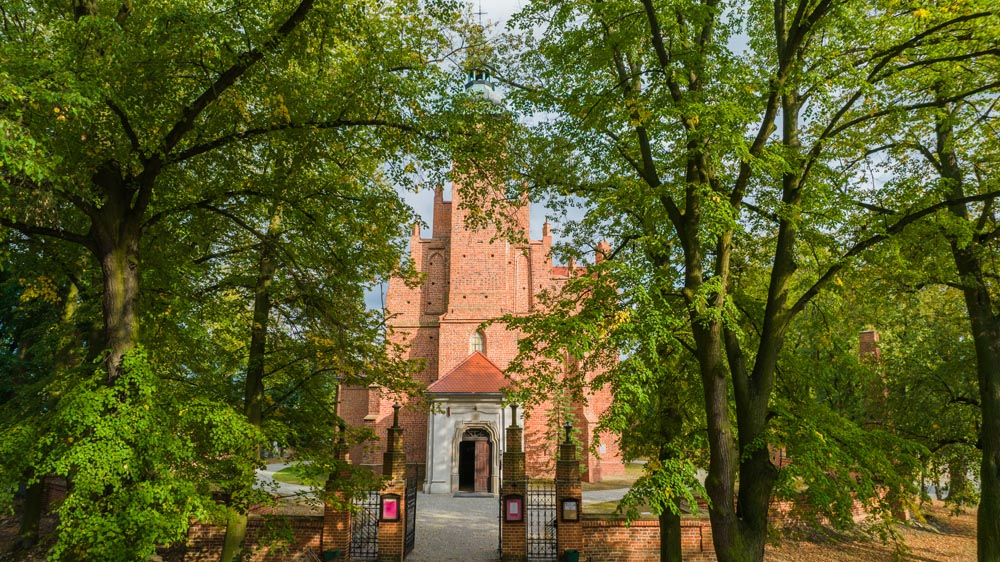 kościół parafialny pw. Narodzenia Najświętszej Maryi Panny w Będkowie