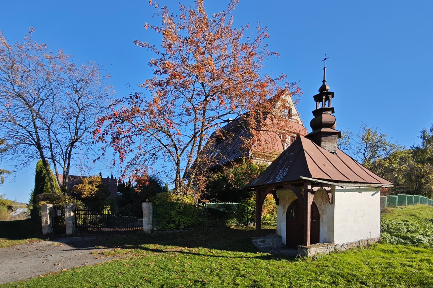 Tropem ochotnickich dziejów