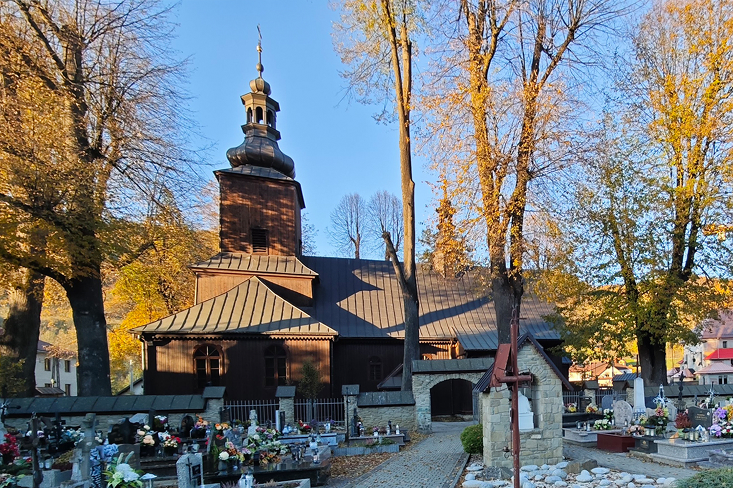 Tropem ochotnickich dziejów