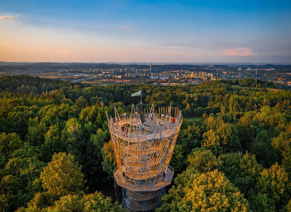 Rusz się, oddychaj, odkrywaj. Spacer na Wzgórze Gedymina w Szczawnie-Zdroju