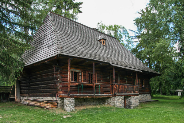 On the Moniak Pasternik (“yard”)